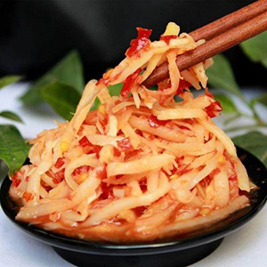 肖叔叔螺螄粉酸筍包的全自動(dòng)給袋式真空包裝方式